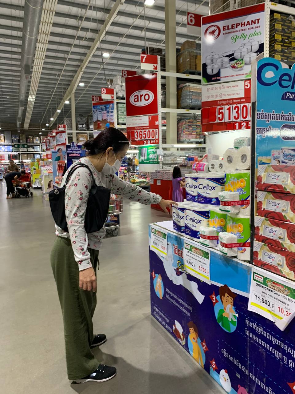 Modern Trade Distribution Boosting FMCG Sales with BJC Products at Makro Market In Cambodia - Image 48